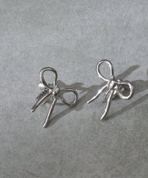 Actually（アクチュアリー）の「Ribbon Motif  Earring（リング・レディース・シルバー・フリー）」の6枚目の写真