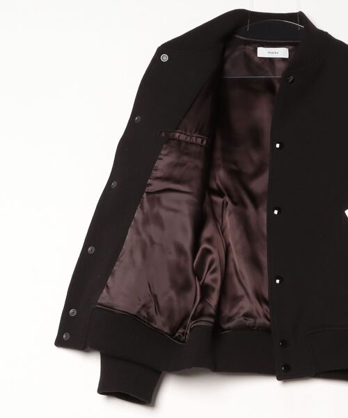 marka（マーカ）の「marka / マーカ：別注 PUFFED AWARD JACKET - 1/14 wool vintage double cloth -：M24C-15BL02C-ARK[COR]（スタジャン・メンズ・ダークブラウン・2(M)）」の3枚目の写真