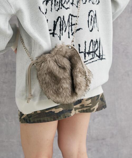 WEGO（ウィゴー）の「WEGO/ファー巾着チェーンショルダー（ショルダーバッグ・レディース・ホワイト/ブラック/グレー系その他/ブラウン系その他/ピンク・FREE）」の3枚目の写真