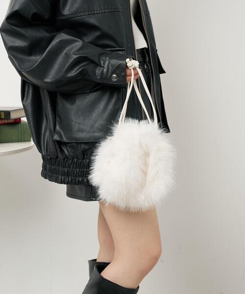 WEGO（ウィゴー）の「WEGO/ファー巾着チェーンショルダー（ショルダーバッグ・レディース・ホワイト/ブラック/グレー系その他/ブラウン系その他/ピンク・FREE）」の8枚目の写真