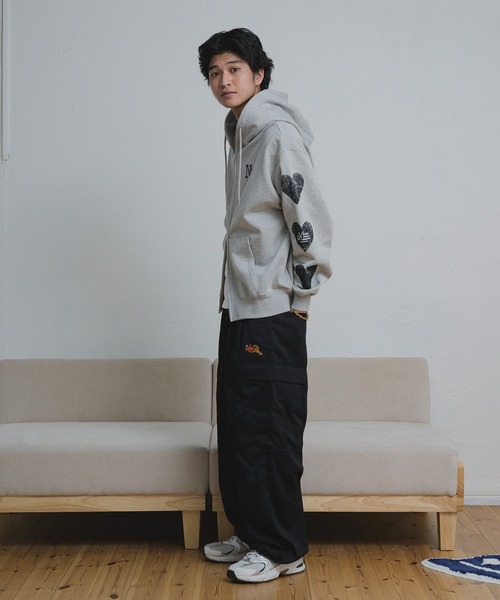 kaoyorinakami（カオヨリナカミ）の「zip parka / スターハートジップパーカー（パーカー・メンズ・ブラック/グレー・SMALL/MEDIUM/LARGE/X-LARGE）」の6枚目の写真