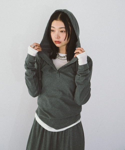 HANNE（アン）の「フーディーリブロンTEE（Tシャツ/カットソー・レディース・グレー/レッド・FREE）」の9枚目の写真