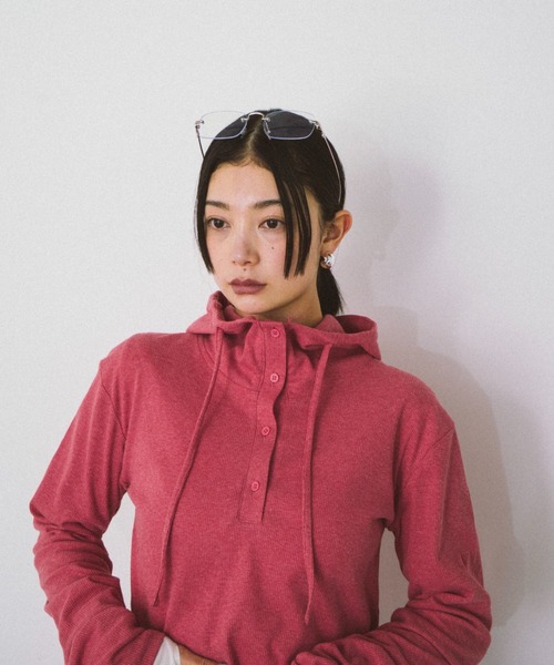 HANNE（アン）の「フーディーリブロンTEE（Tシャツ/カットソー・レディース・グレー/レッド・FREE）」の18枚目の写真