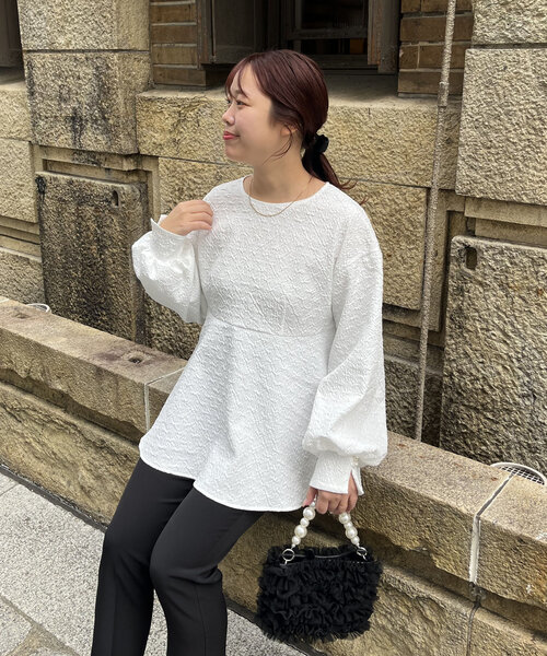 prose verse（プロズヴェール）の「【ママ監修！セレモニーアイテム】バルーンスリーブジャガードペプラムブラウス（シャツ/ブラウス・レディース・オフホワイト/ブラック・LARGE/MEDIUM）」の6枚目の写真