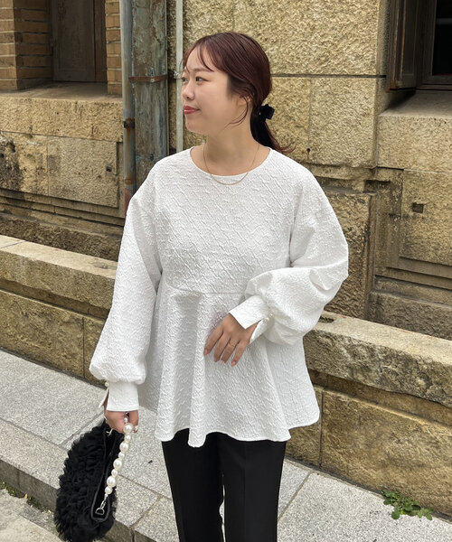 prose verse（プロズヴェール）の「【ママ監修！セレモニーアイテム】バルーンスリーブジャガードペプラムブラウス（シャツ/ブラウス・レディース・オフホワイト/ブラック・LARGE/MEDIUM）」の7枚目の写真