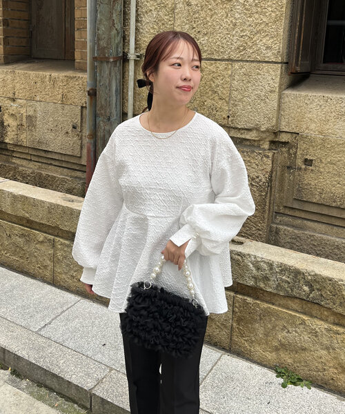 prose verse（プロズヴェール）の「【ママ監修！セレモニーアイテム】バルーンスリーブジャガードペプラムブラウス（シャツ/ブラウス・レディース・オフホワイト/ブラック・LARGE/MEDIUM）」の9枚目の写真