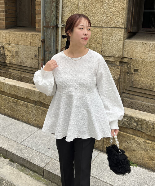 prose verse（プロズヴェール）の「【ママ監修！セレモニーアイテム】バルーンスリーブジャガードペプラムブラウス（シャツ/ブラウス・レディース・オフホワイト/ブラック・LARGE/MEDIUM）」の10枚目の写真