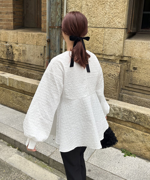 prose verse（プロズヴェール）の「【ママ監修！セレモニーアイテム】バルーンスリーブジャガードペプラムブラウス（シャツ/ブラウス・レディース・オフホワイト/ブラック・LARGE/MEDIUM）」の12枚目の写真