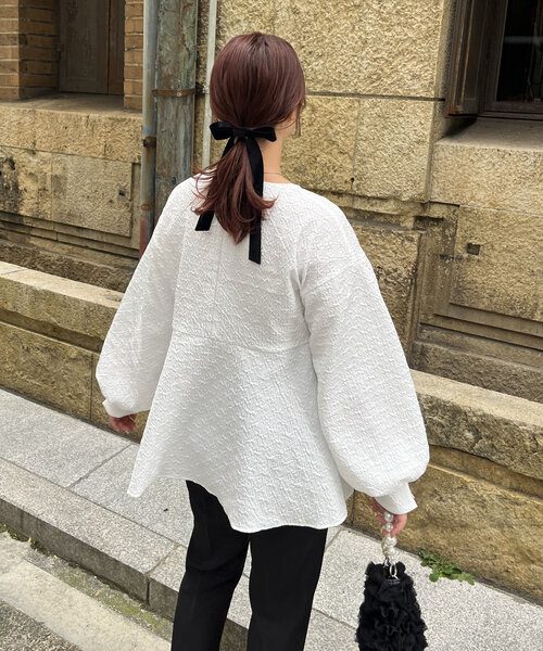 prose verse（プロズヴェール）の「【ママ監修！セレモニーアイテム】バルーンスリーブジャガードペプラムブラウス（シャツ/ブラウス・レディース・オフホワイト/ブラック・LARGE/MEDIUM）」の13枚目の写真