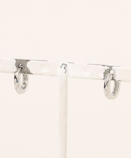 almo(アルモ)の「カッティングリングミニフープピアス/ペア(RO)(ピアス(両耳用)・メンズ・ゴールド/シルバー・SMALL/LARGE/MEDIUM)」の3枚目の写真