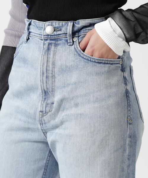 YANUK(ヤヌーク)の「YANUK(ヤヌーク) LEA/ボーイズストレート/カットオフフロスト/COF(デニムパンツ・レディース・その他35・23/24/25/26/22)」の3枚目の写真