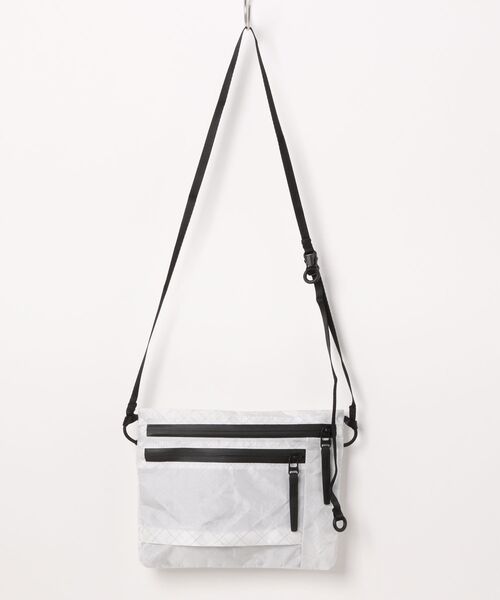 Aer(エアー)の「【Aer / エアー】 Simple Collection Simple Pouch(ショルダーバッグ・メンズ・ブラック/ホワイト・FREE)」の10枚目の写真