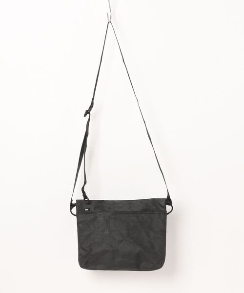 Aer(エアー)の「【Aer / エアー】 Simple Collection Simple Pouch(ショルダーバッグ・メンズ・ブラック/ホワイト・FREE)」の11枚目の写真