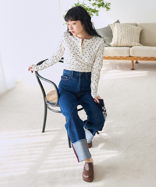 FREAK'S STORE（フリークスストア）の「花柄針抜きフライス ヘンリートップス（Tシャツ/カットソー・レディース・オフホワイト/グレー・ﾌﾘ-）」の5枚目の写真