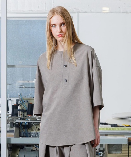VOAAOV(ヴォアーブ)の「【VOAAOV】 MELANGE LINEN LIKE Henry Neck Pullover(シャツ/ブラウス・メンズ・グレー/ベージュ/チャコールグレー・2/1)」の3枚目の写真
