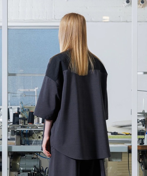 VOAAOV(ヴォアーブ)の「【VOAAOV】 MELANGE LINEN LIKE Henry Neck Pullover(シャツ/ブラウス・メンズ・グレー/ベージュ/チャコールグレー・2/1)」の5枚目の写真