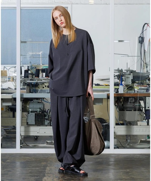 VOAAOV(ヴォアーブ)の「【VOAAOV】 MELANGE LINEN LIKE Henry Neck Pullover(シャツ/ブラウス・メンズ・グレー/ベージュ/チャコールグレー・2/1)」の8枚目の写真