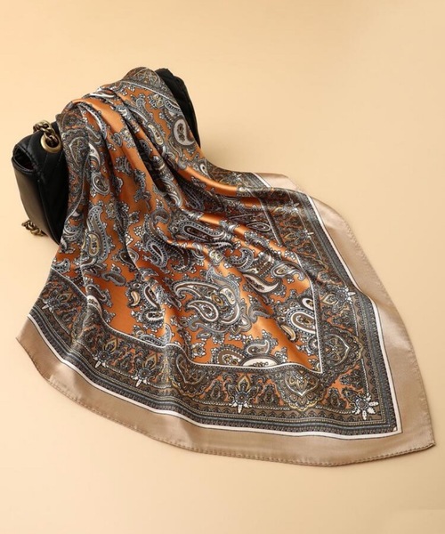 ARTIFICIAL SWEETENER(アーティフィシャル スウィートナー)の「【 ARTIFICIAL SWEETENER 】シルクタッチペイズリースカーフ(バンダナ/スカーフ・レディース・ホワイト系1/ブラック系1/グレー系1/ブラック系2/ブラウン/ブルー・FREE)」の7枚目の写真