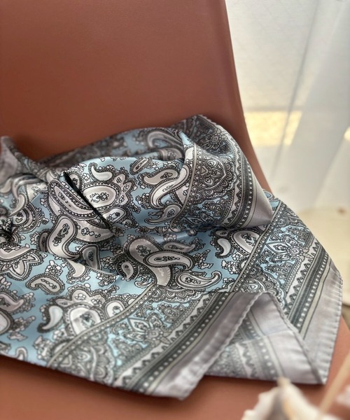 ARTIFICIAL SWEETENER(アーティフィシャル スウィートナー)の「【 ARTIFICIAL SWEETENER 】シルクタッチペイズリースカーフ(バンダナ/スカーフ・レディース・ホワイト系1/ブラック系1/グレー系1/ブラック系2/ブラウン/ブルー・FREE)」の11枚目の写真