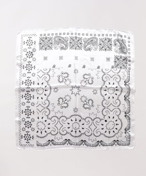 ARTIFICIAL SWEETENER(アーティフィシャル スウィートナー)の「【 ARTIFICIAL SWEETENER 】シルクタッチペイズリースカーフ(バンダナ/スカーフ・レディース・ホワイト系1/ブラック系1/グレー系1/ブラック系2/ブラウン/ブルー・FREE)」の13枚目の写真