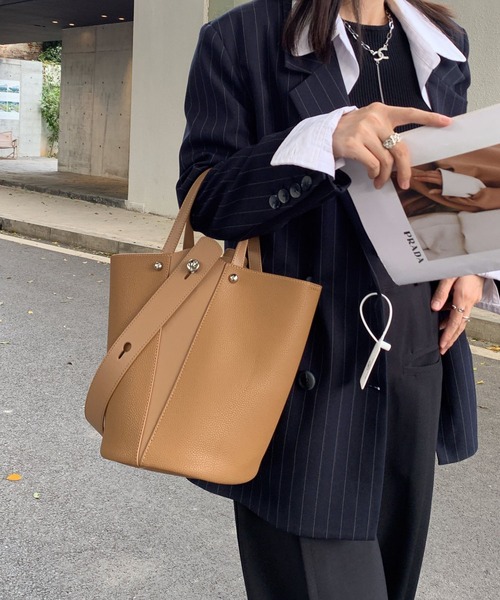 LA VORAGINE(ラ ヴォラジネ)の「バケットショルダーバッグ(ショルダーバッグ・レディース・ブラック/ベージュ/パープル/マスタード・FREE)」の9枚目の写真
