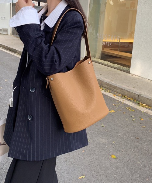LA VORAGINE(ラ ヴォラジネ)の「バケットショルダーバッグ(ショルダーバッグ・レディース・ブラック/ベージュ/パープル/マスタード・FREE)」の11枚目の写真