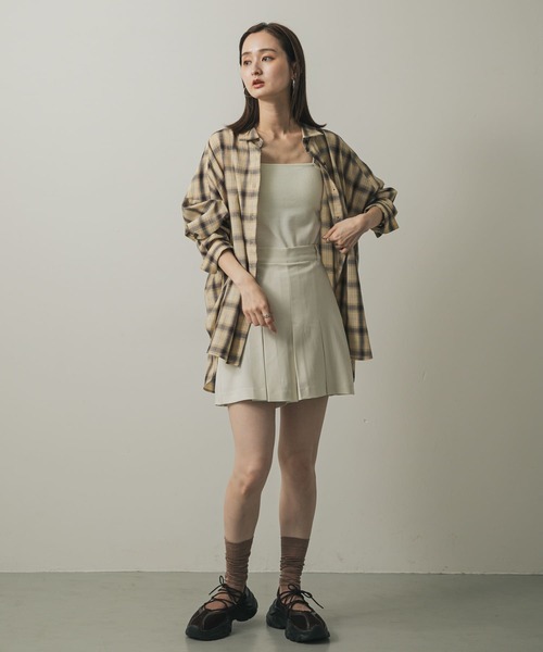 SENSE OF PLACE by URBAN RESEARCH（センスオブプレイスバイアーバンリサーチ）の「タックショートパンツ（その他パンツ・レディース・チャコールグレー/アイボリー・MEDIUM/SMALL）」の4枚目の写真