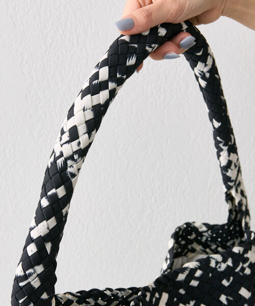 FEEL AND TASTE（フィールアンドテイスト）の「【FEEL AND TASTE（フィールアンドテイスト）】weaving one-shoulder M print/ワンショルダーバッグ（ショルダーバッグ・レディース・ブラック/ライトグレー/イエロー・FREE）」の9枚目の写真