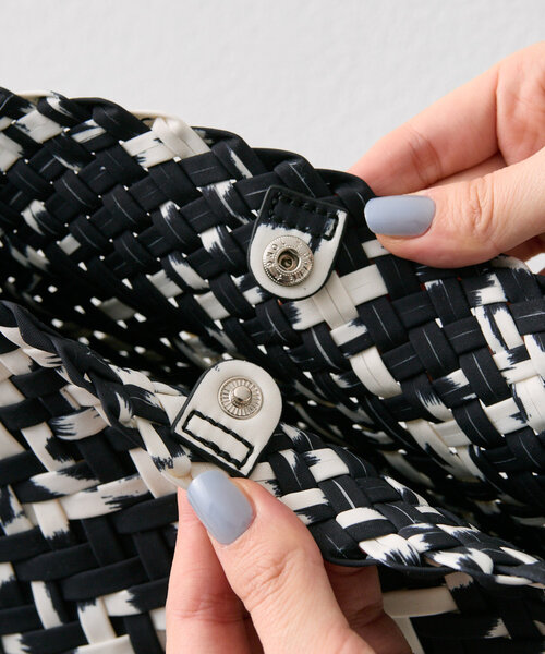 FEEL AND TASTE（フィールアンドテイスト）の「【FEEL AND TASTE（フィールアンドテイスト）】weaving one-shoulder M print/ワンショルダーバッグ（ショルダーバッグ・レディース・ブラック/ライトグレー/イエロー・FREE）」の10枚目の写真