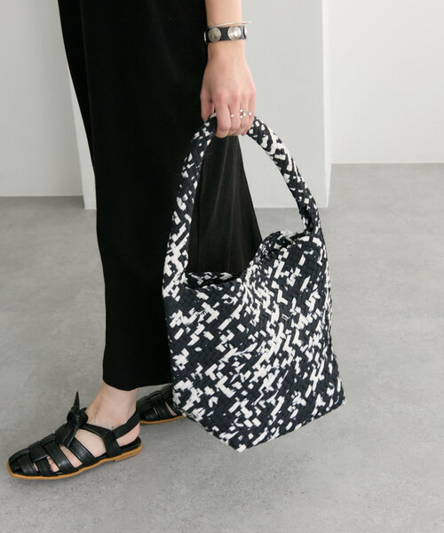 FEEL AND TASTE（フィールアンドテイスト）の「【FEEL AND TASTE（フィールアンドテイスト）】weaving one-shoulder M print/ワンショルダーバッグ（ショルダーバッグ・レディース・ブラック/ライトグレー/イエロー・FREE）」の14枚目の写真