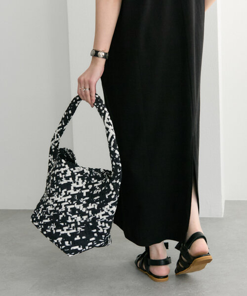 FEEL AND TASTE（フィールアンドテイスト）の「【FEEL AND TASTE（フィールアンドテイスト）】weaving one-shoulder M print/ワンショルダーバッグ（ショルダーバッグ・レディース・ブラック/ライトグレー/イエロー・FREE）」の16枚目の写真