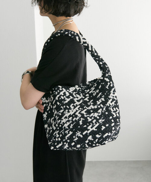 FEEL AND TASTE（フィールアンドテイスト）の「【FEEL AND TASTE（フィールアンドテイスト）】weaving one-shoulder M print/ワンショルダーバッグ（ショルダーバッグ・レディース・ブラック/ライトグレー/イエロー・FREE）」の19枚目の写真