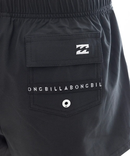 BILLABONG（ビラボン）の「BILLABONG レディース SIDE LOGO TAPE SOLID SHORT BOARDSHORTS ボードショーツ 【2025年春夏モデル】/ビラボンサーフトランクス・ボードショーツ(水着)（水着・レディース・ブラック・MEDIUM/LARGE）」の4枚目の写真