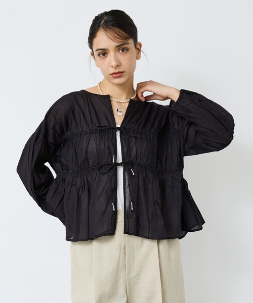 Rouge vif la cle（ルージュヴィフラクレ）の「【Le Melange/ル・メランジュ】コットンギャザーブラウス/ギャザー/リボン/機能素材【WEB限定】（シャツ/ブラウス・レディース・ホワイト/イエロー/オレンジ/ブラック・フリー）」の18枚目の写真