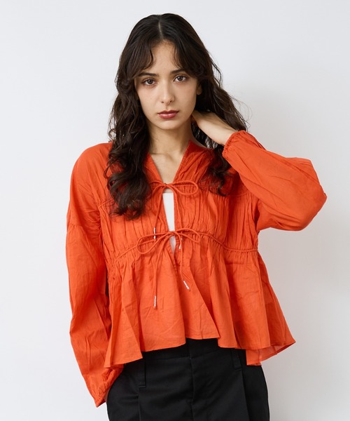 Rouge vif la cle（ルージュヴィフラクレ）の「【Le Melange/ル・メランジュ】コットンギャザーブラウス/ギャザー/リボン/機能素材【WEB限定】（シャツ/ブラウス・レディース・ホワイト/イエロー/オレンジ/ブラック・フリー）」の22枚目の写真