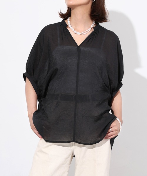 Floran(フローラン)の「レーヨンシアースキッパーブラウス(シャツ/ブラウス・レディース・ブラック/チャコールグレー/オフホワイト・MEDIUM)」の2枚目の写真