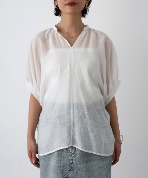 Floran(フローラン)の「レーヨンシアースキッパーブラウス(シャツ/ブラウス・レディース・ブラック/チャコールグレー/オフホワイト・MEDIUM)」の7枚目の写真