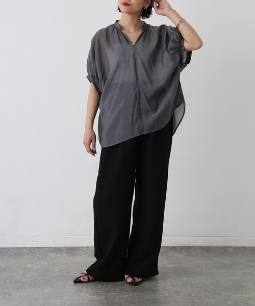 Floran(フローラン)の「レーヨンシアースキッパーブラウス(シャツ/ブラウス・レディース・ブラック/チャコールグレー/オフホワイト・MEDIUM)」の15枚目の写真