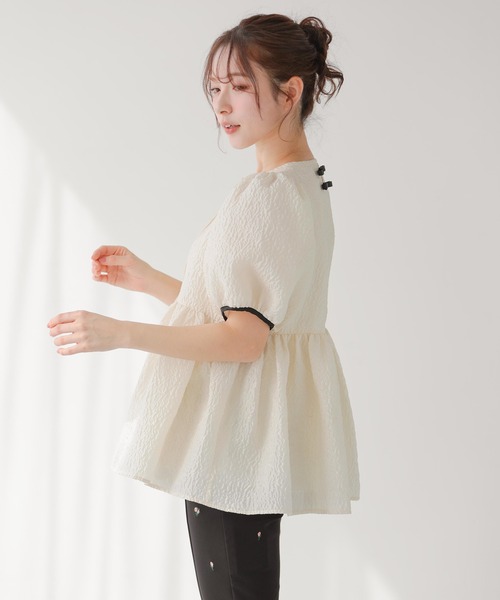 Fit more(フィットモア)の「バックリボンジャガードペプラムトップス(その他トップス・レディース・ピンク/ブルー/アイボリー・FREE)」の4枚目の写真