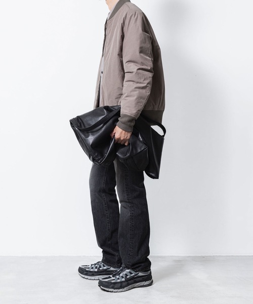 ATTACHMENT（アタッチメント）の「13OZデニム ストレートジーンズ / 13OZ DENIM STRAIGHT JEANS（デニムパンツ・メンズ・ブラック/ライトインディゴブルー・3/2/1）」の4枚目の写真