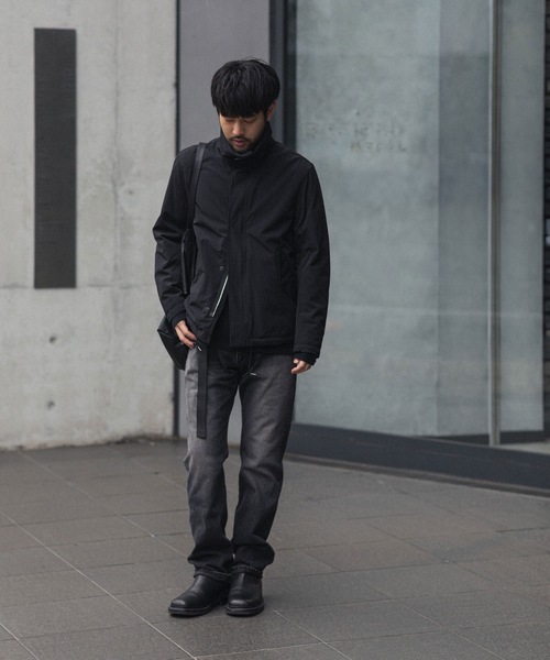 ATTACHMENT（アタッチメント）の「13OZデニム ストレートジーンズ / 13OZ DENIM STRAIGHT JEANS（デニムパンツ・メンズ・ブラック/ライトインディゴブルー・3/2/1）」の6枚目の写真