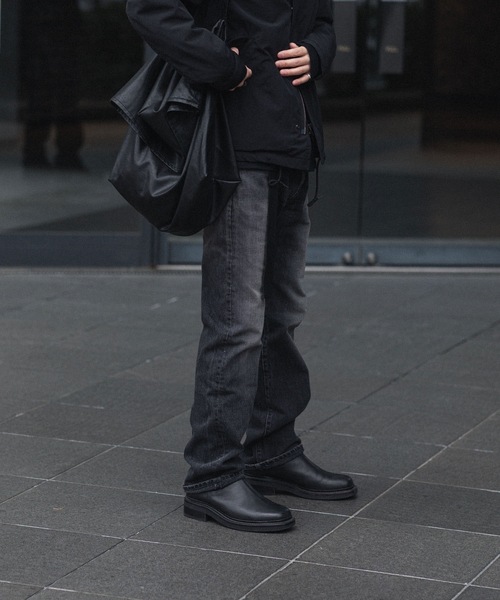 ATTACHMENT（アタッチメント）の「13OZデニム ストレートジーンズ / 13OZ DENIM STRAIGHT JEANS（デニムパンツ・メンズ・ブラック/ライトインディゴブルー・3/2/1）」の10枚目の写真