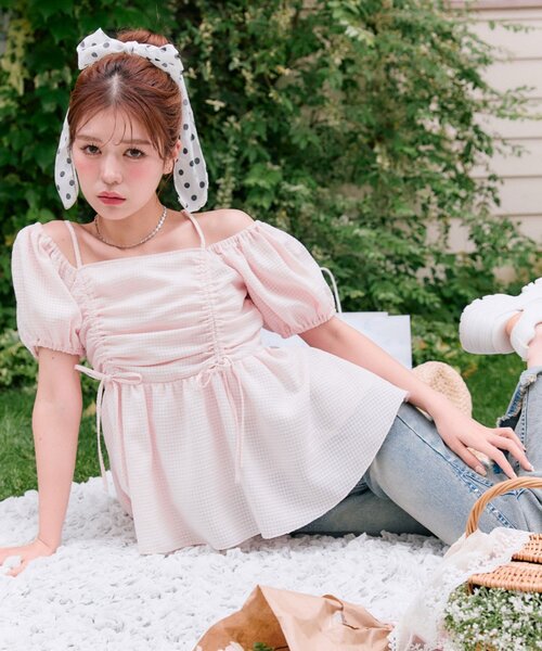 OLIVE des OLIVE(オリーブデオリーブ)の「ドロストオフショルチュニック(シャツ/ブラウス・レディース・オフホワイト/サックスブルー/ピンク・FREE)」の3枚目の写真