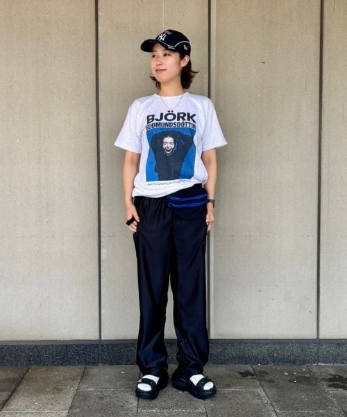 BEAMS T（ビームスティー）の「【別注】Kevin Cummins  /「Bjork」Photo T ③（Tシャツ/カットソー・メンズ・ライトグレー・S/M/L/XL）」の8枚目の写真