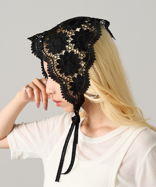 MAGASIN DE MODE Onjna(マガジンデモードオンジェナ )の「【MAGASIN DE MODE Onjna】フラワーレースバブーシュカ ヘッドドレススカーフ OSWY(バンダナ/スカーフ・レディース・ブラック/ホワイト・FREE)」の1枚目の写真