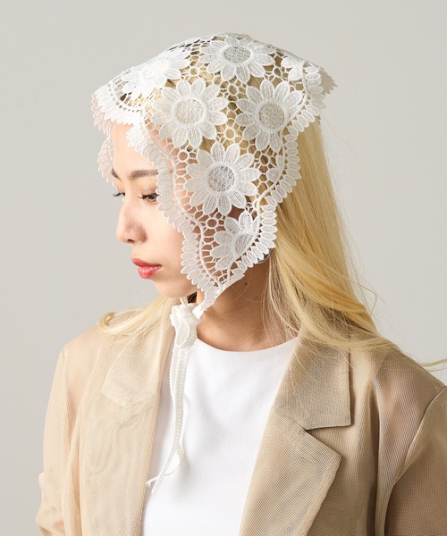 MAGASIN DE MODE Onjna(マガジンデモードオンジェナ )の「【MAGASIN DE MODE Onjna】フラワーレースバブーシュカ ヘッドドレススカーフ OSWY(バンダナ/スカーフ・レディース・ブラック/ホワイト・FREE)」の4枚目の写真