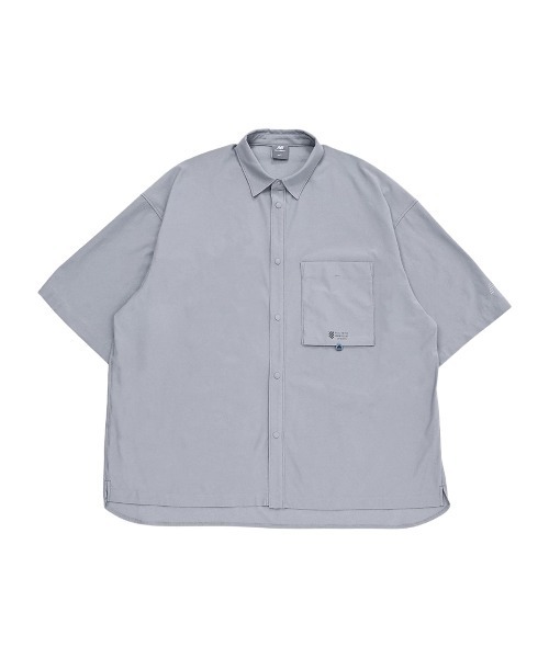 NEW BALANCE(ニューバランス)の「New Balance Oversized Short Sleeve Shirt(ニューバランス オーバーサイズ ショートスリーブ シャツ)(シャツ/ブラウス・メンズ・ブラック系/グレー系/グリーン系・X-LARGE/MEDIUM/LARGE)」の21枚目の写真