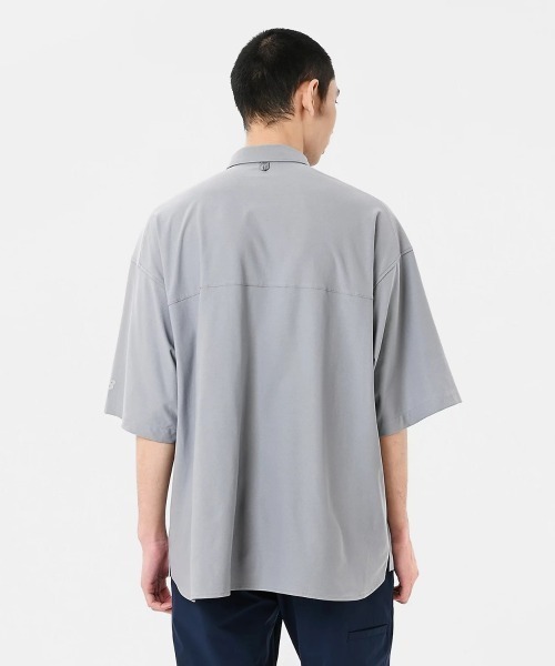 NEW BALANCE(ニューバランス)の「New Balance Oversized Short Sleeve Shirt(ニューバランス オーバーサイズ ショートスリーブ シャツ)(シャツ/ブラウス・メンズ・ブラック系/グレー系/グリーン系・X-LARGE/MEDIUM/LARGE)」の5枚目の写真