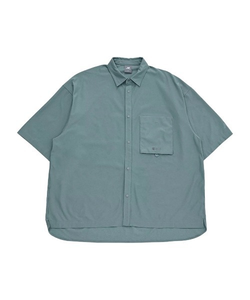 NEW BALANCE(ニューバランス)の「New Balance Oversized Short Sleeve Shirt(ニューバランス オーバーサイズ ショートスリーブ シャツ)(シャツ/ブラウス・メンズ・ブラック系/グレー系/グリーン系・X-LARGE/MEDIUM/LARGE)」の6枚目の写真