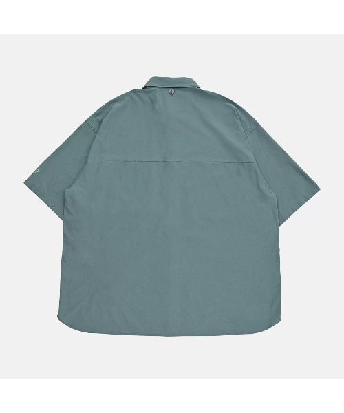 NEW BALANCE(ニューバランス)の「New Balance Oversized Short Sleeve Shirt(ニューバランス オーバーサイズ ショートスリーブ シャツ)(シャツ/ブラウス・メンズ・ブラック系/グレー系/グリーン系・X-LARGE/MEDIUM/LARGE)」の7枚目の写真
